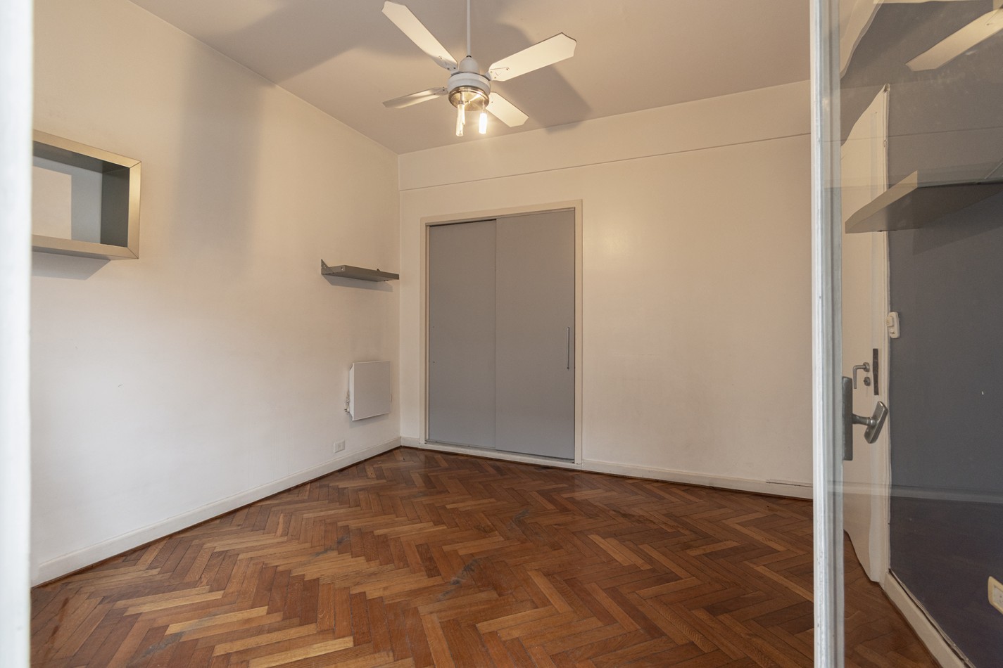 EXCELENTE 3 AMBIENTES CON BALCON AL FRENTE - AVELLANEDA CENTRO
