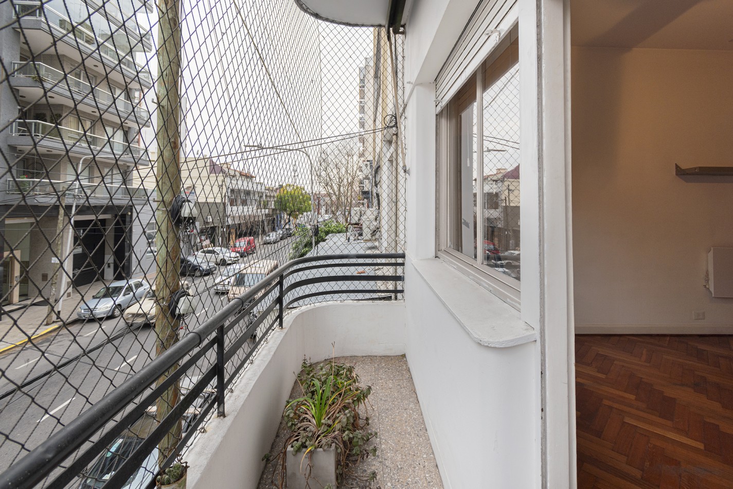 EXCELENTE 3 AMBIENTES CON BALCON AL FRENTE - AVELLANEDA CENTRO