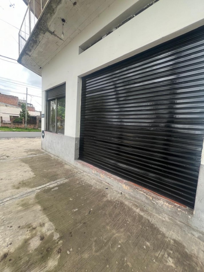 LOCAL EN ESQUINA DE 90 M² - CRUCECITA - EXCELENTE UBICACION