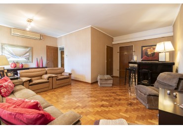 VENTA Excelente Departamento 4 ambientes en altura con cochera  - Avellaneda Centro.