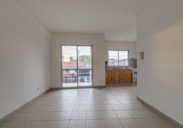 DEPARTAMENTO EN ALQUILER DE 2 AMB CON BALCON AL FRENTE