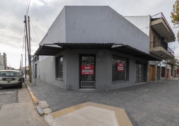 LOCAL COMERCIAL: Excelente en esquina sobre Av Mitre- Villa Dominico