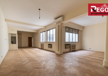 Departamento de 4 ambientes con dependencia de servicio
